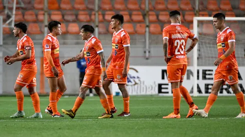 Los jugadores de Cobreloa se lamentan la derrota contra Audax Italiano en la fecha 9 del Campeonato Nacional 2024.