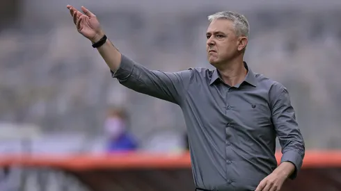 Nunes podría cambiar la UC por la selección de Perú y hasta eliminar a Chile en noviembre