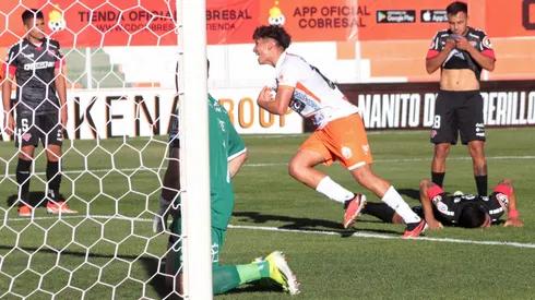 Sergio Carrasco festeja el empate de Cobresal contra Ñublense, en la Jornada 9 del Campeonato Nacional 2024.