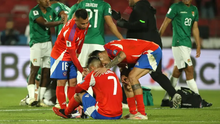 Vicente Pizarro se lesionó jugando ante Bolivia.