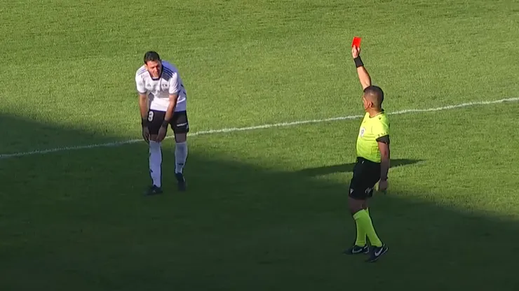 Ramiro González se fue expulsado en Colo Colo por insultar a Nicolás Gamboa.