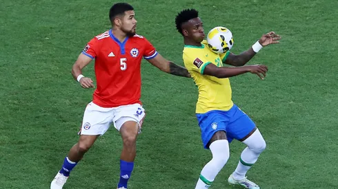 Chile intentará levantar su mal momento ante un Brasil que llega igual de complicado.