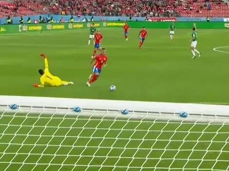 Vargas anota un gol con Lampe en el piso: bolivianos piden fair play