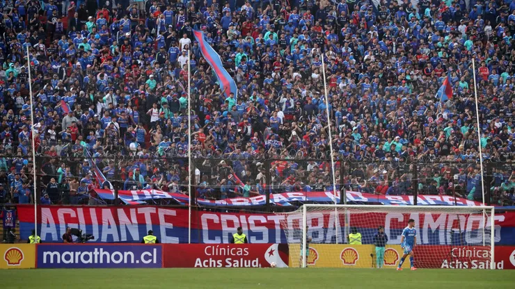 Uno de los lienzos que mostró la hinchada de la U