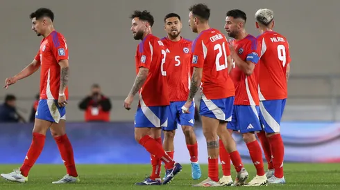 Los jugadores de Chile tras la derrota con Argentina en la fecha 7 de las Eliminatorias Sudamericanas.