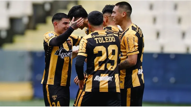 Sin poder defenderse en cancha, Fernández Vial desciende a Tercera División.