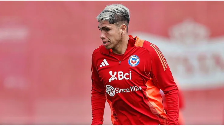 La Joya Palacios agarra camiseta de titular para este martes.