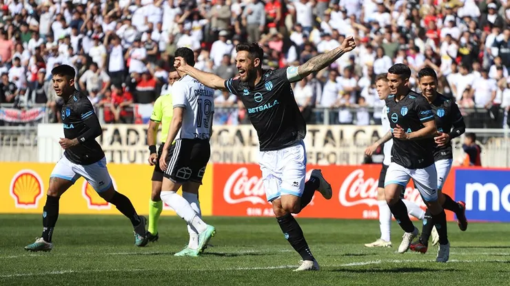 Joaquín Larrivey marcó tres goles ante Colo Colo.