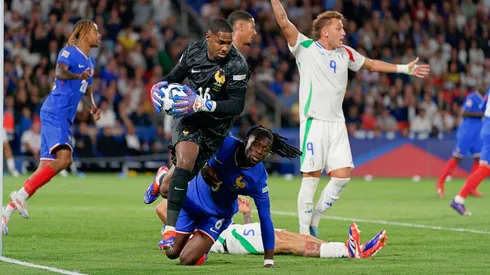 Dura crítica del arquero de Francia en el camarín galo.