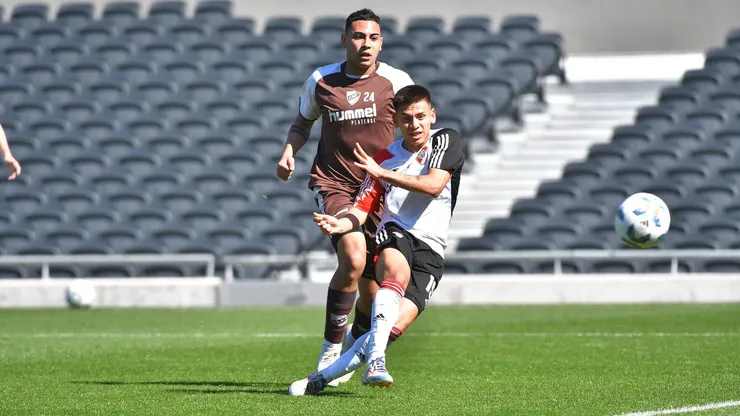 Echeverri marcó doblete ante Platense