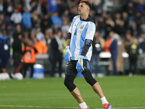 Video: Dibu Martínez se pega el show tras derrotar a Chile