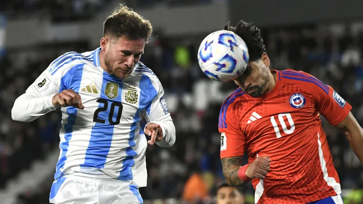 Hinchas de Argentina pifiaron el himno de Chile