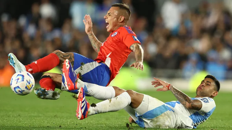 Edu Vargas recibió una dura crítica por su partido ante Argentina