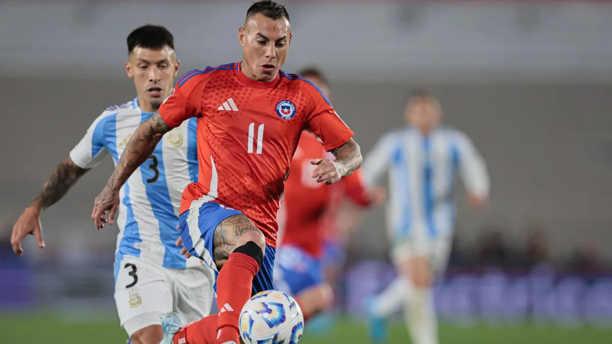 Edu Vargas recibió una dura crítica por parte de Juan Cristóbal Guarello