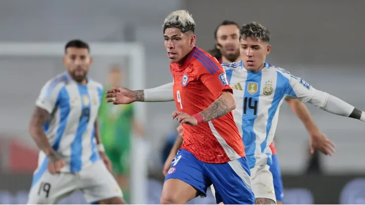 Carlos Palacios tuvo un buen ingreso ante Argentina