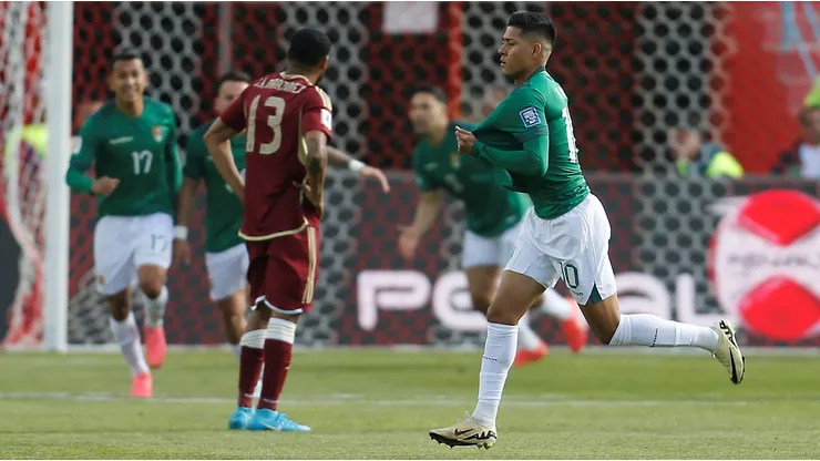 Bolivia se aprovecha de la altura para golear a Venezuela y superar a Chile en Eliminatorias.