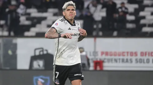 Carlos Palacios recibe consejo de José Luis Sierra para que vaya a Boca Juniors.