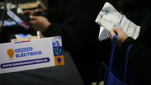 Operativo en Lo Espejo para postular al nuevo Subsidio Eléctrico.