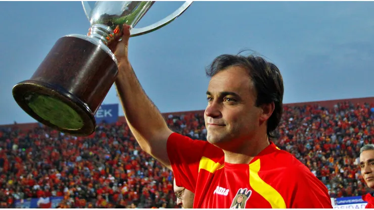 José Luis Sierra vivirá su segunda etapa como DT de los hispanos.