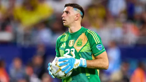 Candidato al Balón de Oro: Dibu Martínez enfrentará a Chile.