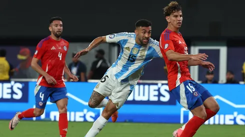 Guarello y Caamaño tratan de reír por la mala suerte de Chile antes de enfrentar a Argentina.