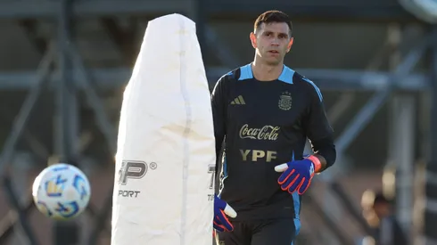 Emiliano Martínez está nominado al premio de mejor arquero del mundo