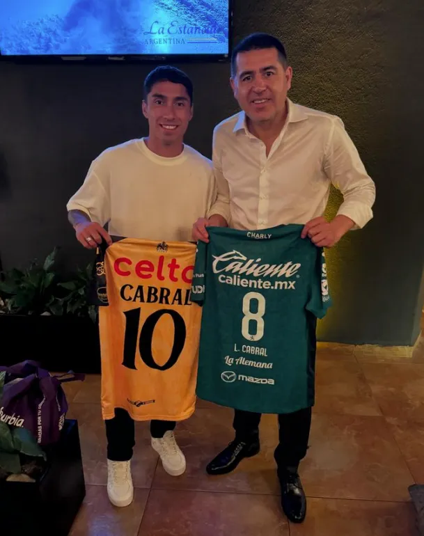 El regalo de Luciano Cabral a Juan Román Riquelme | Instagram