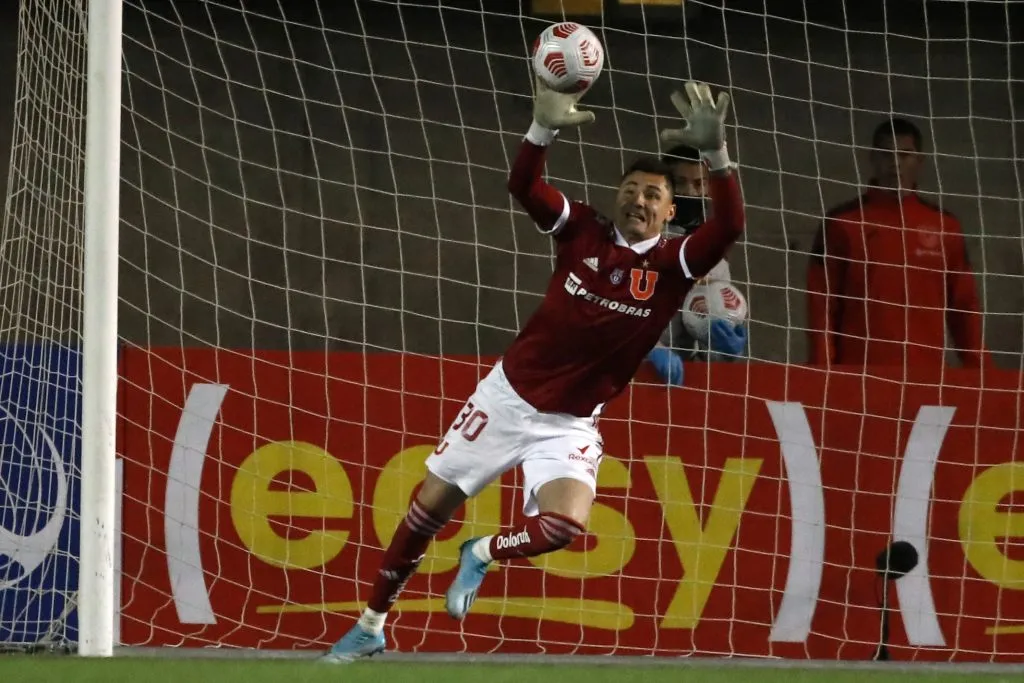 La U ha estao pendiente de la salud de Cristóbal Campos. Foto: Andres Pina/Photosport