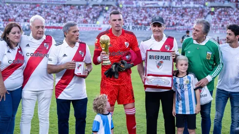 Alonso, segundo de izquierda a derecha, piensa más en los brasileños que en Colo Colo