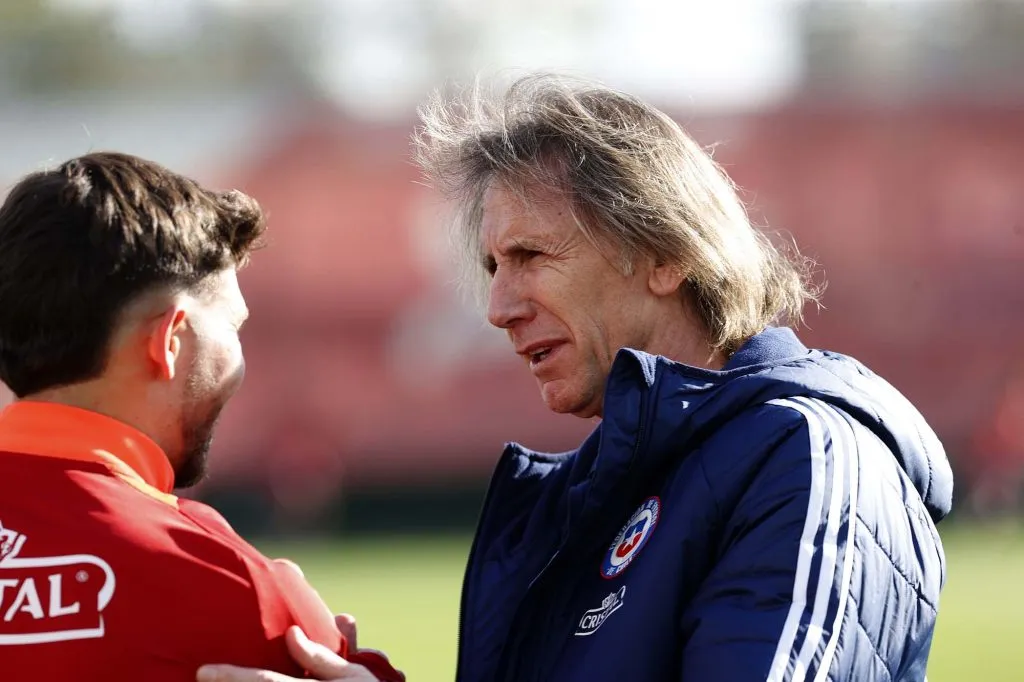 Gareca mantiene su confianza en Gabriel Arias como arquero de Chile sin Claudio Bravo.