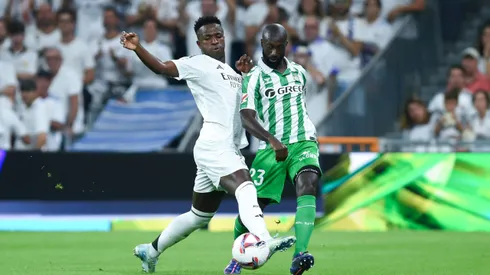 Vinícius se fabricó un penal y dejó muy enojado a Manuel Pellegrini