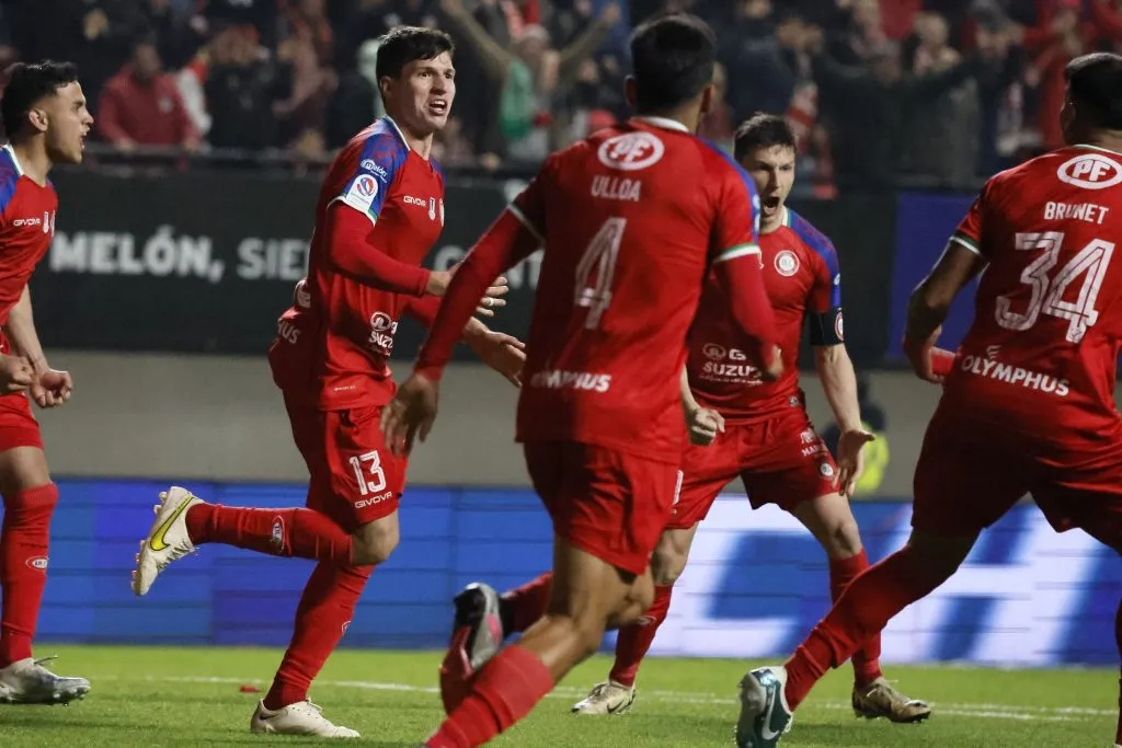 La Calera celebró un triunfo clave. Foto: Andres Pina/Photosport
