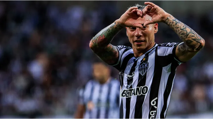Eduardo Vargas anota su quinto gol de la temporada con Atlético Mineiro.