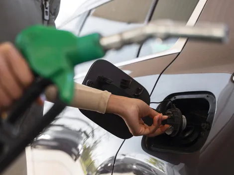 ¿Cómo ahorrar en bencina y mejorar el rendimiento de tu auto?