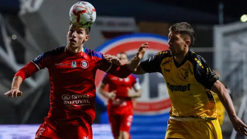 Enzo Ferrario y Nicolás Johansen en el último enfrentamiento entre Unión La Calera y O'Higgins, en la fecha 14 del Campeonato Nacional 2024.