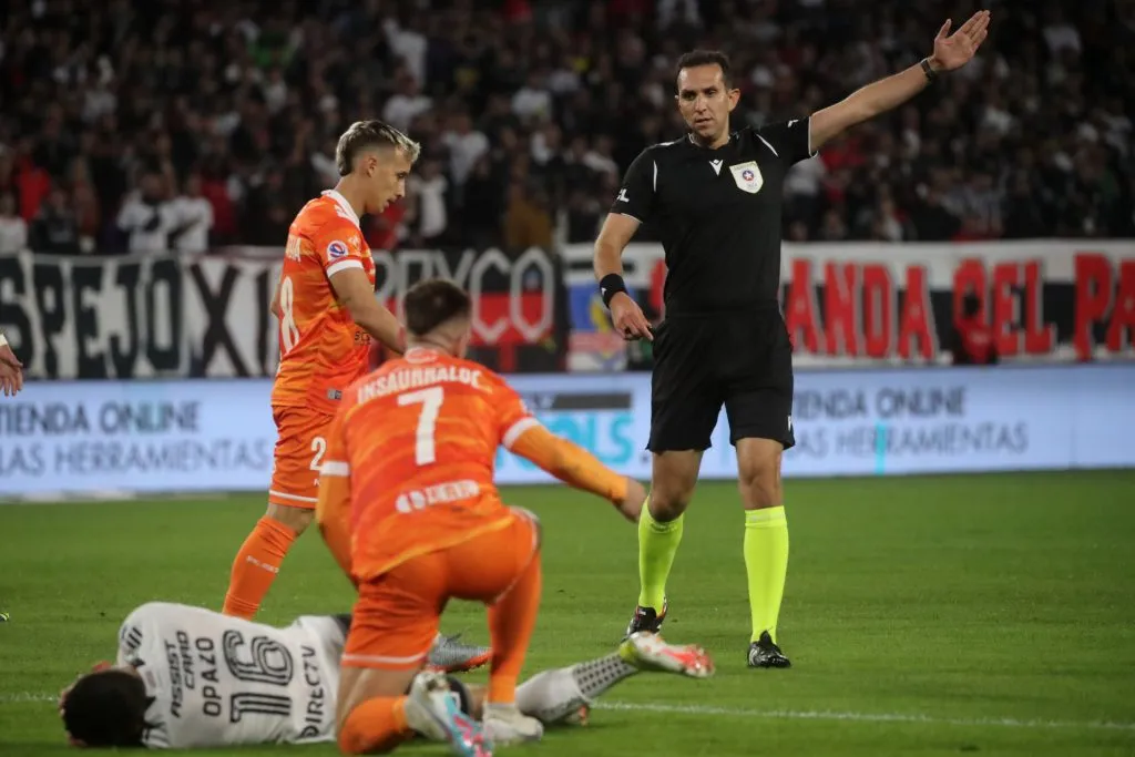 No sólo Colo Colo y la U definirán el título. Cobreloa también busca salvarse del descenso en un partido para el que ya tiene árbitros designados. Foto: Photosport.
