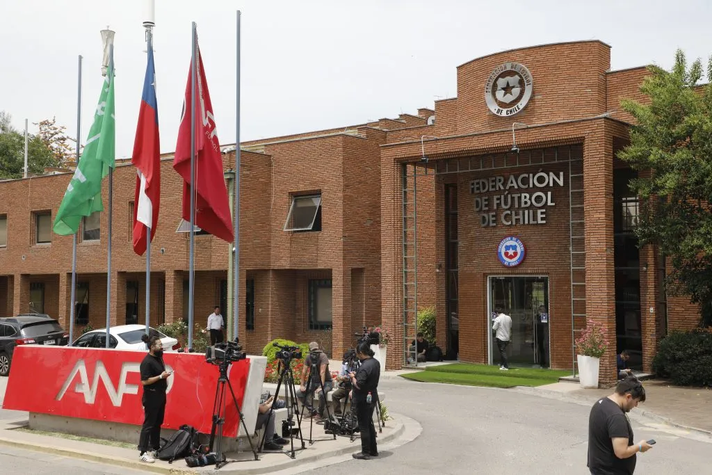 El Tribunal de Disciplina explicó por qué entregará el fallo de la denuncia de la U a Colo Colo un día después de la sesión. Foto: Photosport.