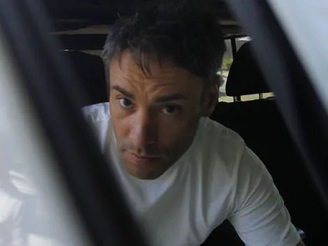 Hermano de Valdivia rompe en llanto fuera de la cárcel