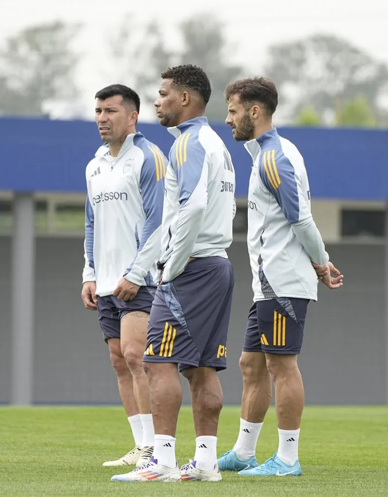 Gary Medel, Marcelo Saracchi y Frank Fabra en una práctica de Boca. (Javier Garcia Martino Press CABJ).