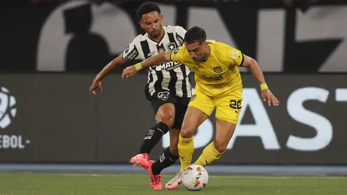 Jaime Báez y Vitinho en la goleada de Botafogo a Peñarol, en la semifinal de ida de la Copa CONMEBOL Libertadores 2024.