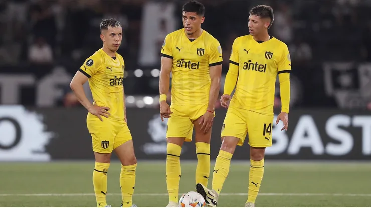 Peñarol copia medida de Colo Colo jugará semifinal de Copa Libertadores con público local.