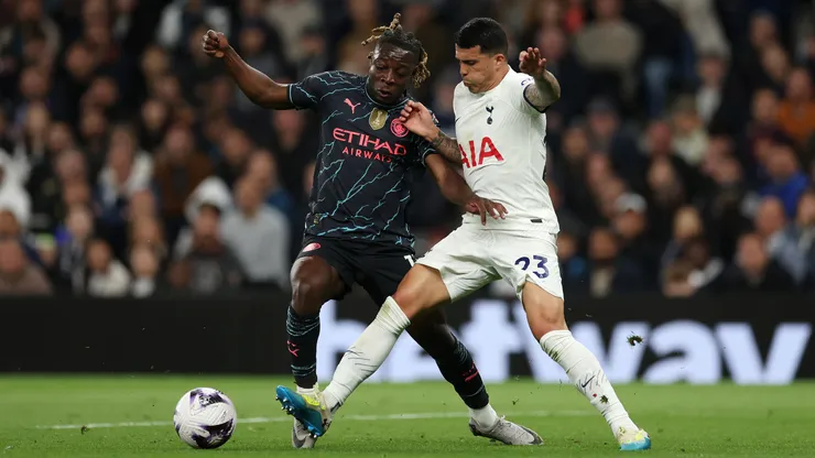 Pedro Porro y Jeremy Doku en el último enfrentamiento entre Manchester City y Tottenham.