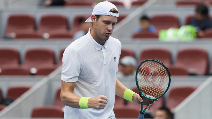 Nicolás Jarry tuvo debut triunfal en el Masters 1000 de París-Bercy.