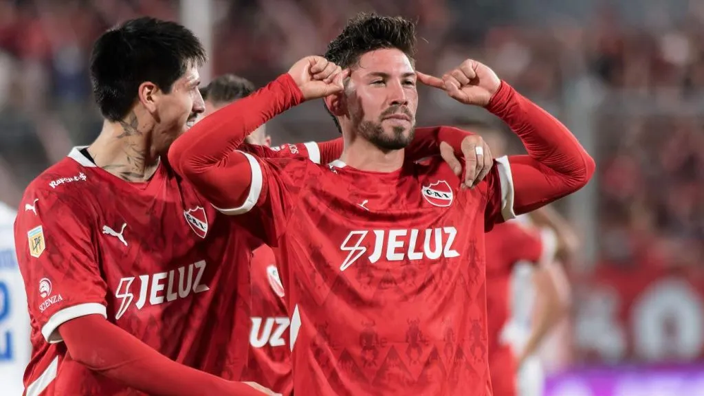 Loyola es ovacionado en Independiente.