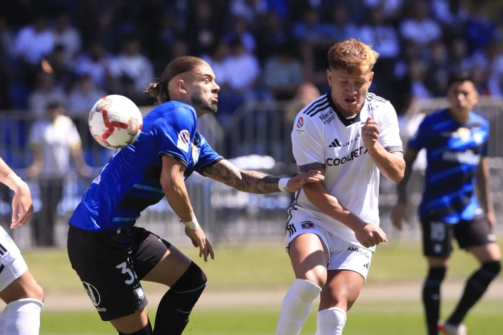 Leonardo Gil en acción frente a Huachipato. (Marco Vasquez/Photosport).