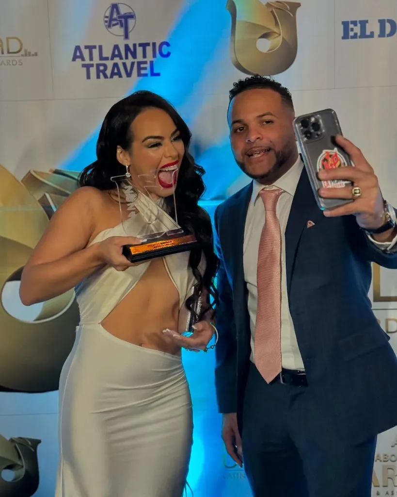 Ciey tras ganar un premio en la ceremonia