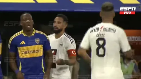 Advíncula tuvo un fuerte entredicho con el capitán de Deportivo Riestra.