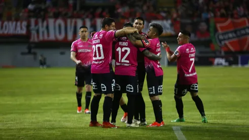 Los jugadores de Ñublense festejan ante Deportes Iquique en la fecha 27 del Campeonato Nacional 2024.