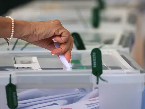 ¿Cómo excusarse de votar si estoy en el extranjero?