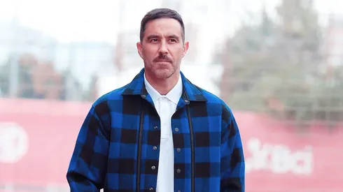 Claudio Bravo disfruta del fútbol ahora desde afuera.